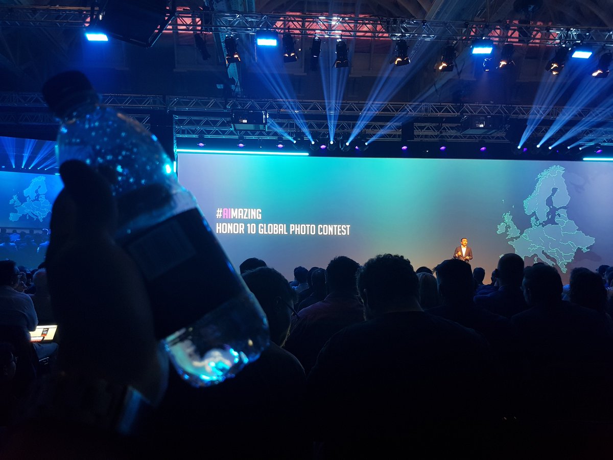 android_hilfe's tweet photo. Wir sind immer noch bei der Kamera, die Wasservorrรคte gehen zur Neige. Hilfe #pandamode #Honor10 https://t.co/93hkQ7e8md