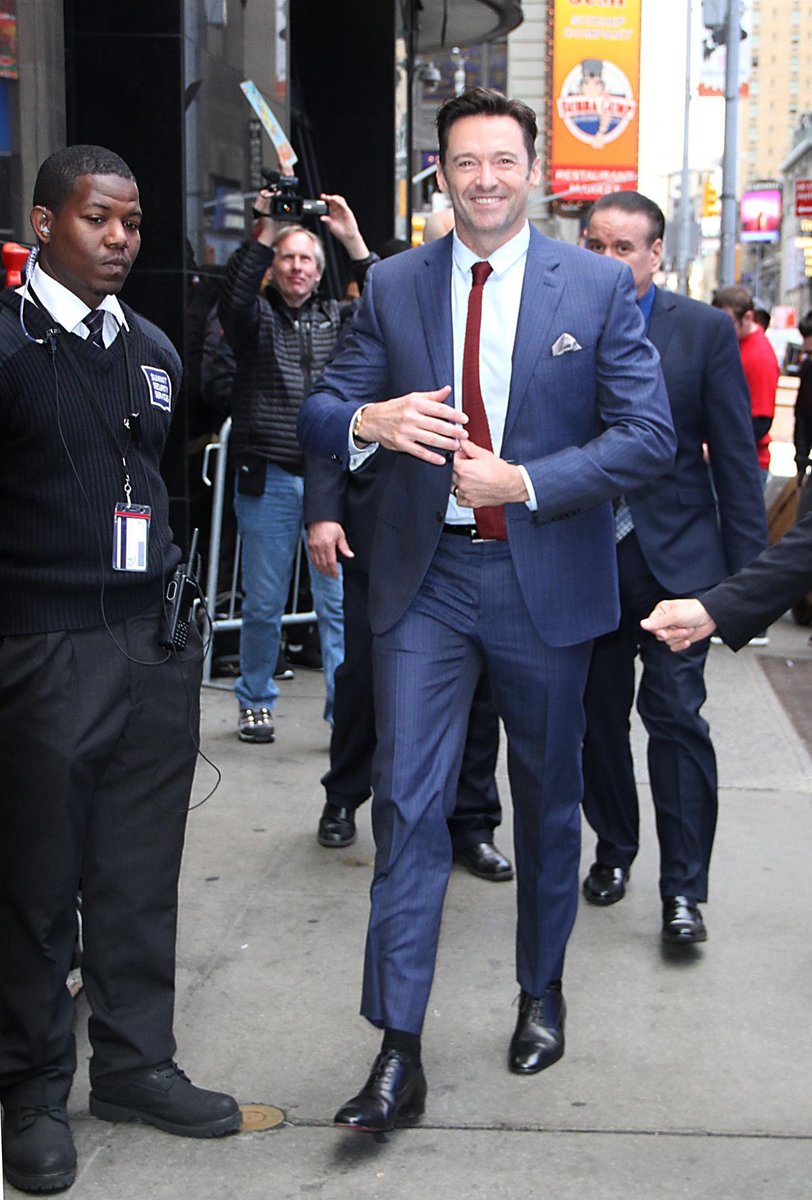 HughJackMania's tweet photo. #HughJackman arrives for the “Good Morning America” show in New York City https://t.co/0v4migiYKJ
