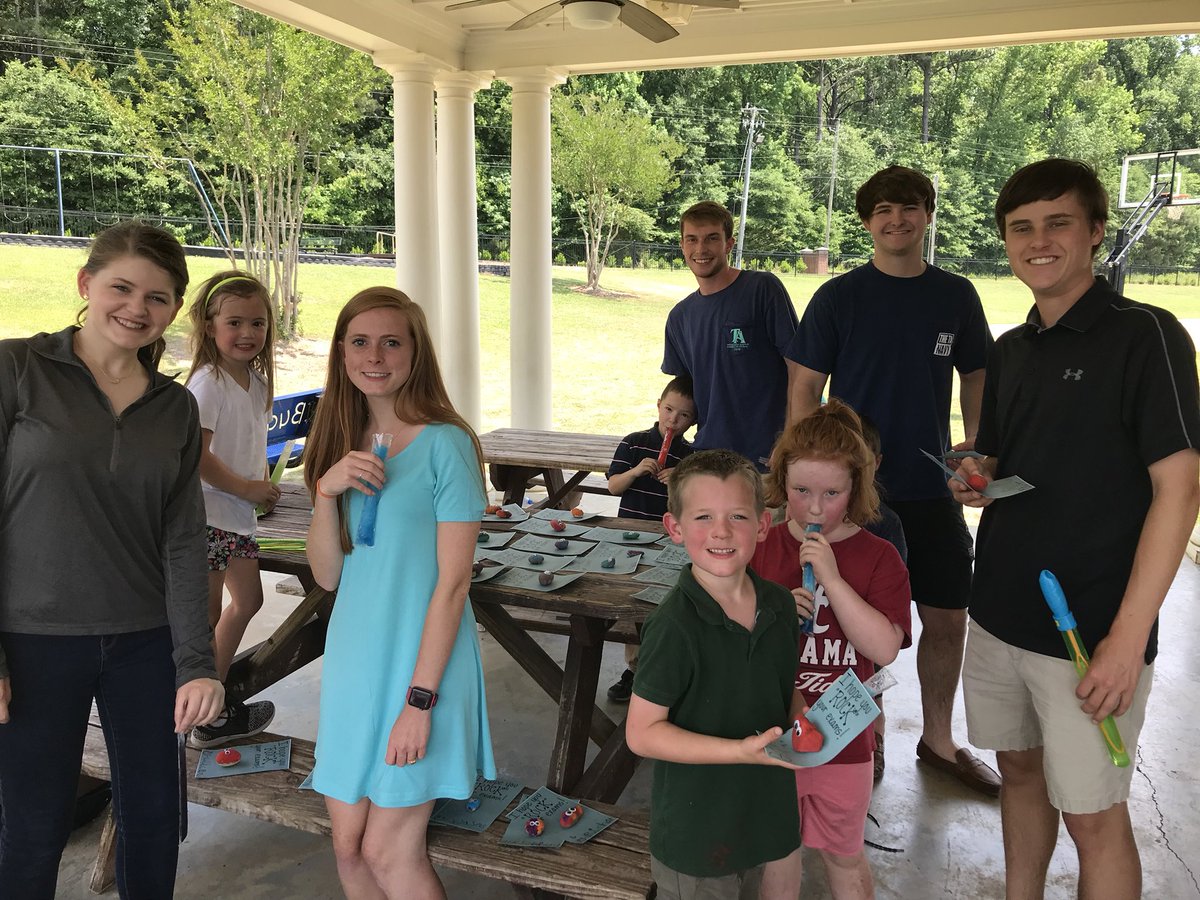 Senior/kindergarten popsicle party! #seniors2018 #kindergarten #endoftheyear @taknightsfan @TAMiddleSchool @aisaonline @NAEYC