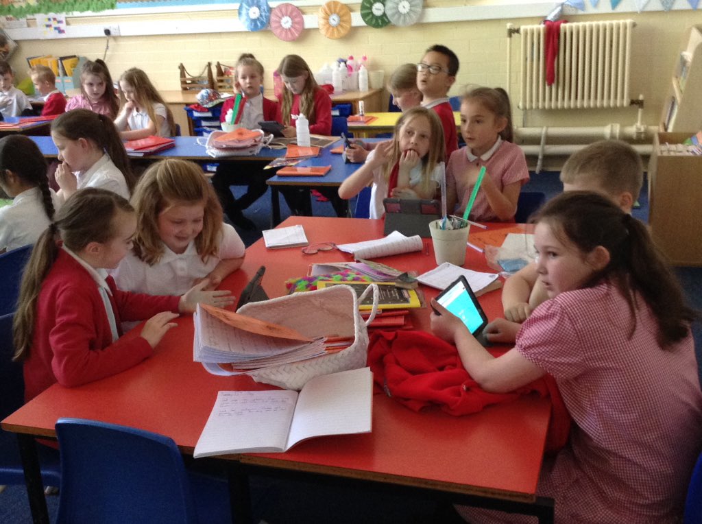 MissScottFallaP's tweet photo. Today we practised the National anthem and tested our knowledge on our Bristish monarchy in preparation for the royal wedding. @FallaParkSchool @Mrs_ARowan https://t.co/2frD4dpmDP