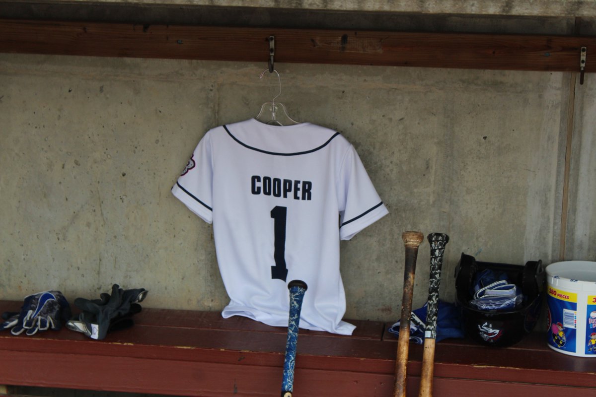 EddieBINGRP's tweet photo. Missing #SuperCooper every single day. Was great to honor him prior to the @RumblePoniesBB game yesterday. That win was #ForCooper https://t.co/jWmajhjt8b