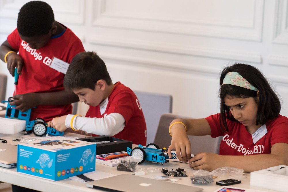 CoderDojoBe's tweet photo. CoderDojo rekruteert! We zoeken 2 profielen. Een projectcoördinator die zijn schouders onder het CoderDojo4All project wil zetten en een mondige duizendpoot die volop Dojo’s uit de grond komt stampen. Ben jij één van beiden? ’t Is langs hier: https://t.co/bVcUi7Kkpt https://t.co/Ov4Aw4bYGv