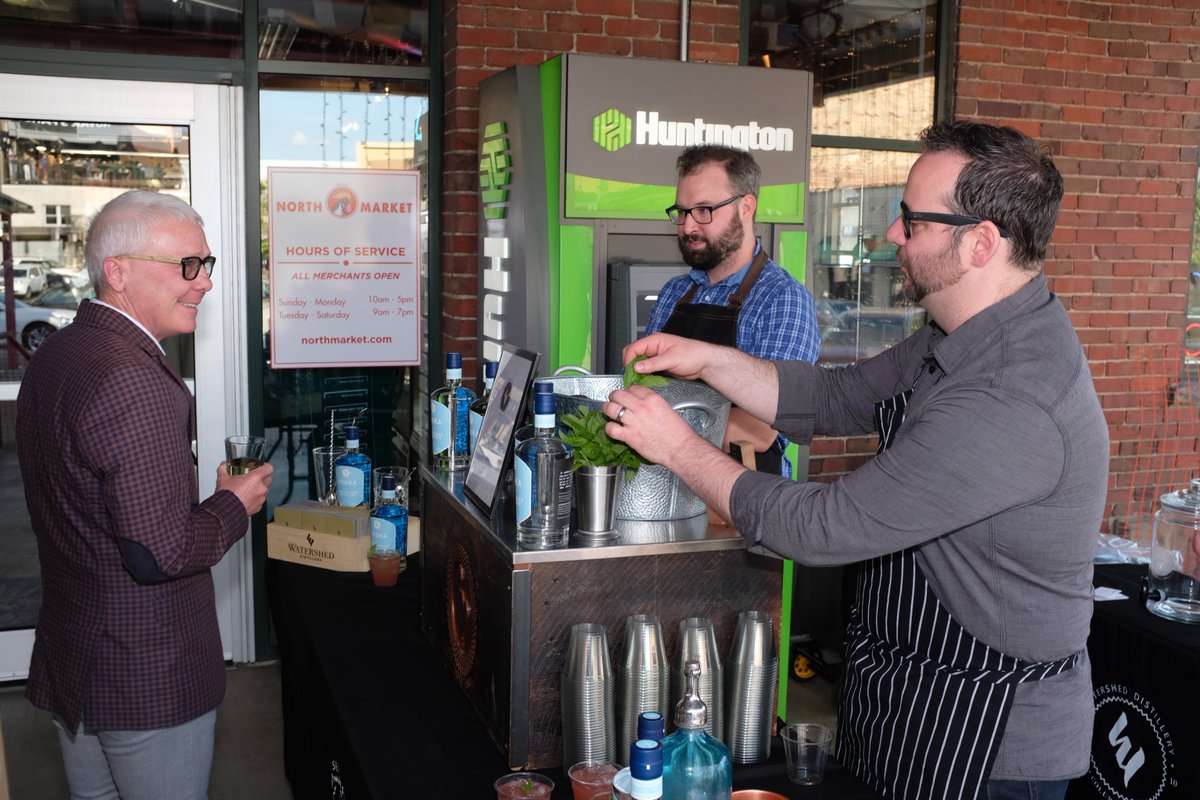 614now's tweet photo. Follow @NorthMarket and retweet to win 2 tickets to the Apron Gala! Join the music, drinks &amp; a fun 3-course dining experience while strolling through the city’s historic market. This year is the 22nd annual Apron Gala benefiting the non-profit North Market Development Authority!! https://t.co/823IrQ2Ks9
