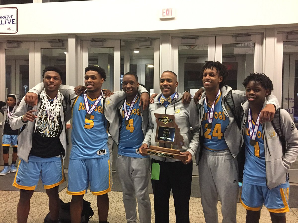 ReggieMorris16's tweet photo. My Dogs...I am so proud of these guys! I love these guys! The battles we went through has made us better men and champions. For this I am gratefu! #GDogs4Life #MakeGodProud @Mason24Taylor @j2lathon @michaelnweke @CrookCartez
@GrandviewCSD4 @GDogsball https://t.co/3msi3Q9yWh