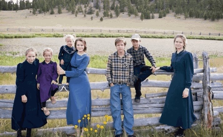 A former Fundamentalist Church of Latter-Day Saints member weighs in on the pros and cons of religious dressing #HeavenlyBodies bit.ly/2KoTeiR