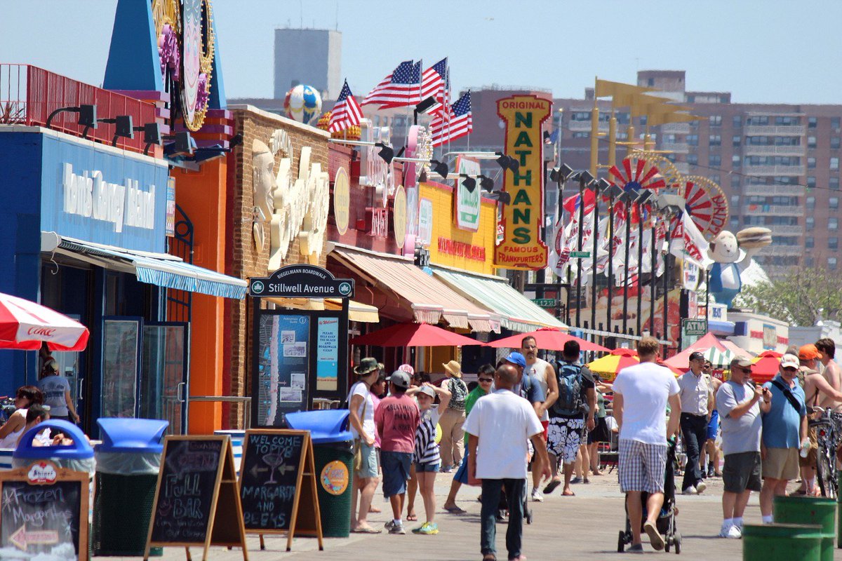 The #ConeyIsland boardwalk is officially a NYC landmark! <a href="/nyclandmarks/">NYC Landmarks Preservation Commission</a> <a href="/ConeyHistory/">Coney Island History</a> bit.ly/2L22A5p