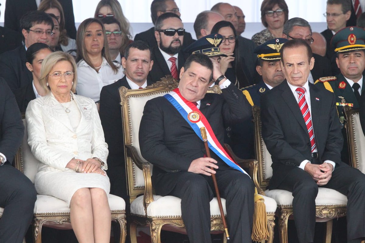 ABCDigital's tweet photo. ¿Cansado o preocupado? ¿En qué piensa el presidente Cartes?

Así estuvo el actual mandatario durante el desfile militar - policial en la Costanera de Asunción.

📷 @martaescurra, Jorge Cañete, ABC. https://t.co/E30T8RsJir