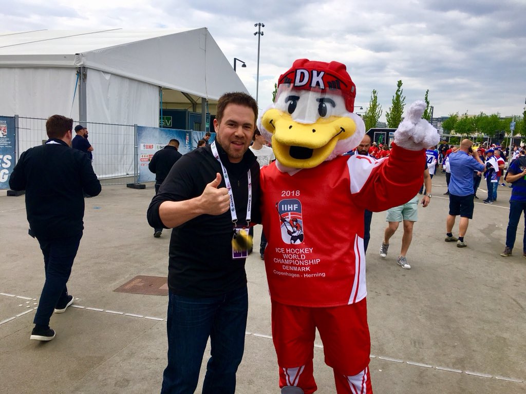 UfaWizard's tweet photo. Always nice times to see Duckly.  He is mascot bird of World Hockey Festivities.  In this picture photo he pose with handsome tourist #RealHeroes #Duckly #spaciba https://t.co/fZVppETNl1
