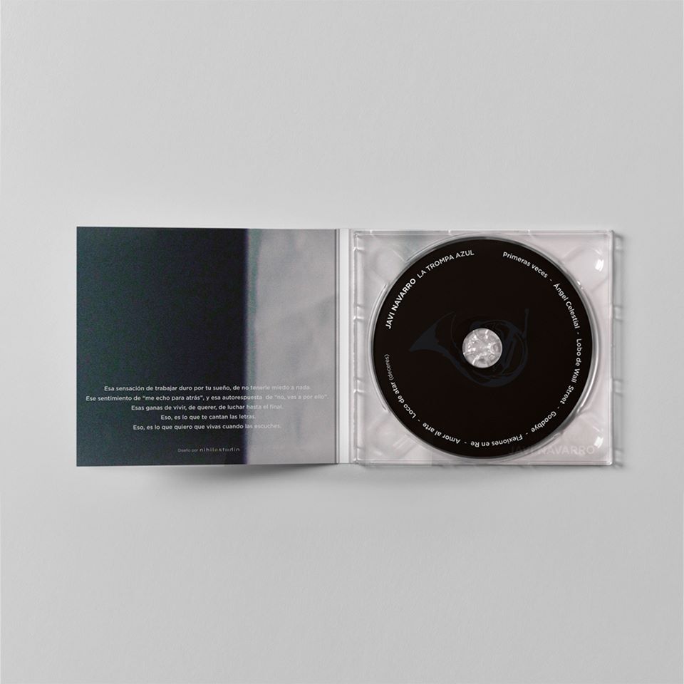 nihilestudio's tweet photo. #Latrompaazul de Javi Navarro. 
 Este joven artísta con un sueño  muy claro -música real y personal-, cuenta ahora con un diseño nuevo y  fotografías para el último CD realizado por Nihil Estudio.
 .
 .
 #javinavarro #latrompaazul #nihilestudio #diseñografico #fotografía #música https://t.co/GPmdOiN7E7
