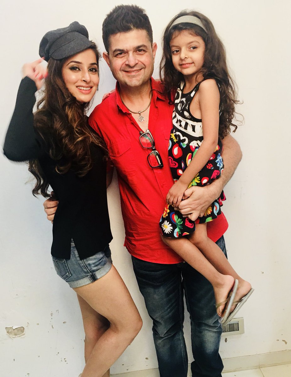 TheActorAngel's tweet photo. Had an amazing time doing a photo shoot with @DabbooRatnani 
Absolutely loved shooting with him. 
What fun! 😀 https://t.co/n3lZ6EwUf0