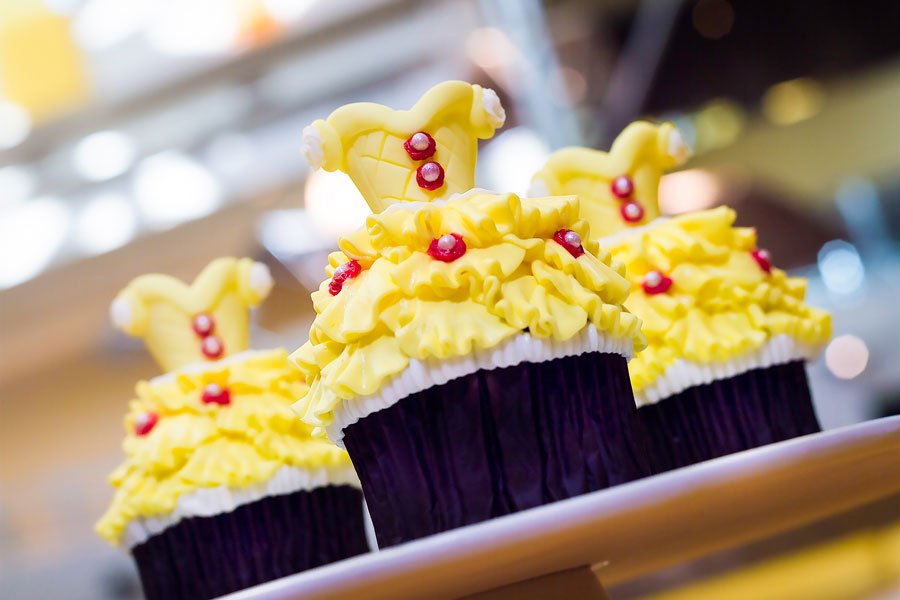 DisneyParks's tweet photo. Here’s all the latest info for all the new sweet treats at both @Disneyland &amp; @WaltDisneyWorld Resorts: https://t.co/tYE7efAyhy https://t.co/zDMtev3IXm