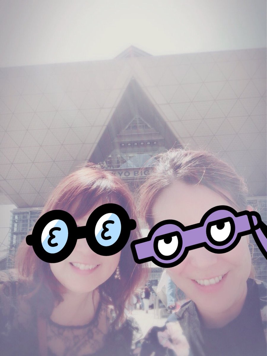 Twins_nail_'s tweet photo. 本日お店を閉めさせて頂き仕入れ&最新アートを見たり体験してきました♡カラーやパーツやシール…いろいろ仕入れてきましたので、随時サンプル作っていきます!楽しみにお待ちください。
写真は大好きなageha先生と♡
偉大な先生なのに気さくに話してくれて感動
#twinsnail
#BWJ2018
#ageha先生 https://t.co/c90SuqDF5d