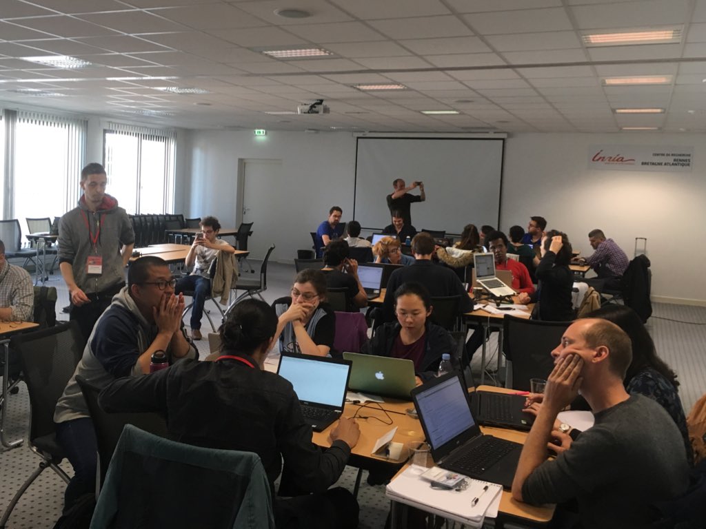 dteyssou's tweet photo. En visite au #HackCORIATALN2018 six équipes informatiques s’affrontent pour repérer des #fakenews sur les #vaccins avec de l’apprentissage automatique https://t.co/BBgBPepM5D