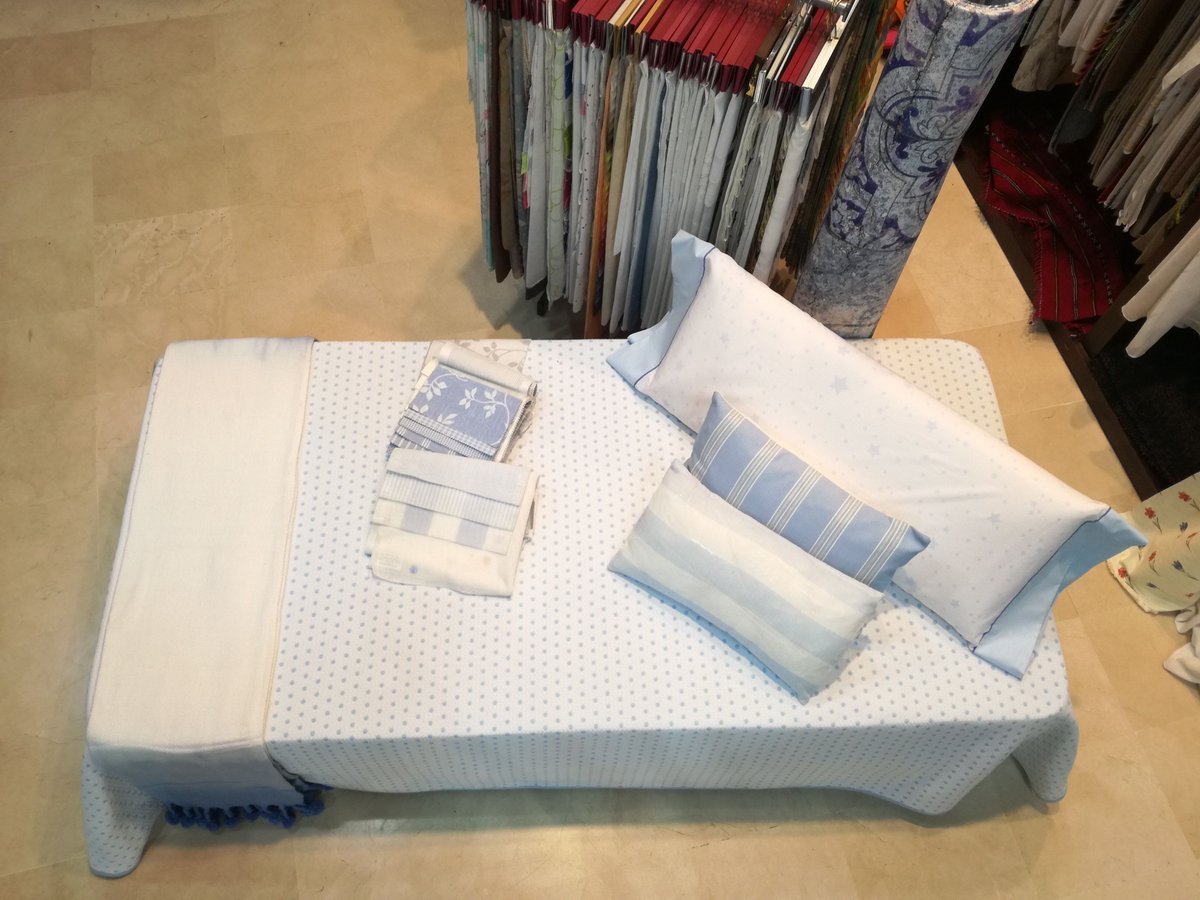 OlbeTextil's tweet photo. Prestanos o azul
Nos gusta el azul
#olbe #cousasbonitas #decoracióntextil #textilhogar #alfombras #boutis #colchas #fundanórdicas #rellenosnórdicos #toallas #sábanas #coxíns #cortinas #técnicas #confeccionamedida
#papelpintado #hosteleria #santaclara #ponte #pontevedra https://t.co/qDIaynXjKu