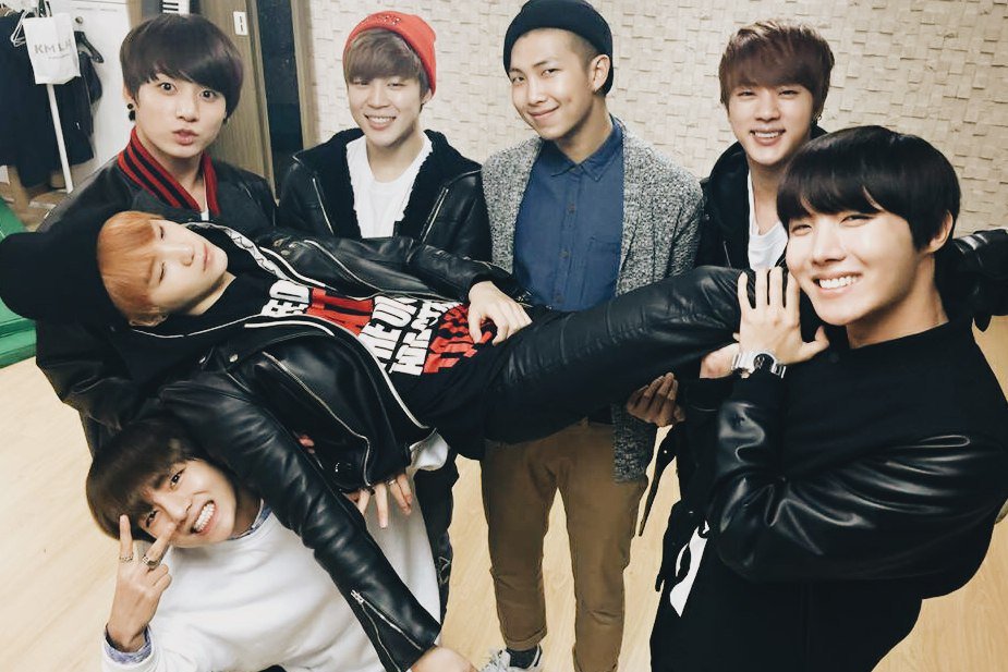 Втс чимин и чонгук. Бтс смешные рожи. Смешные бтс. Чимин хосок и юнги. Смешные бтс.