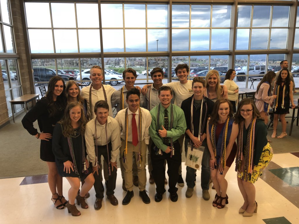 ToddMitchell6's tweet photo. Great kids @mountainvistahs celebrating cording ceremony last evening! Terrific academic achievements and success boys! @vista_baseball @willis_mitch @rjluedtke @JLiffrig @zpaschke @codygillis5 @mounta https://t.co/uo2yIOvQZd