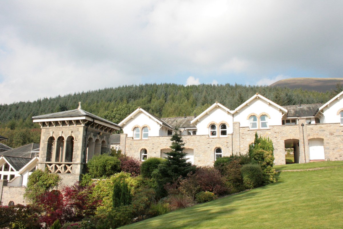 Underscar_Lakes's tweet photo. Isn't it time you booked your next holiday to the #LakeDistrict?! Stay with us at #Underscar and experience the beauty of the #NorthernLakes from your equally stunning Italianate cottage on the slopes of #Skiddaw, overlooking #Keswick and #Derwentwater. https://t.co/vwWWtLvUGq https://t.co/KqrDIsA2s5