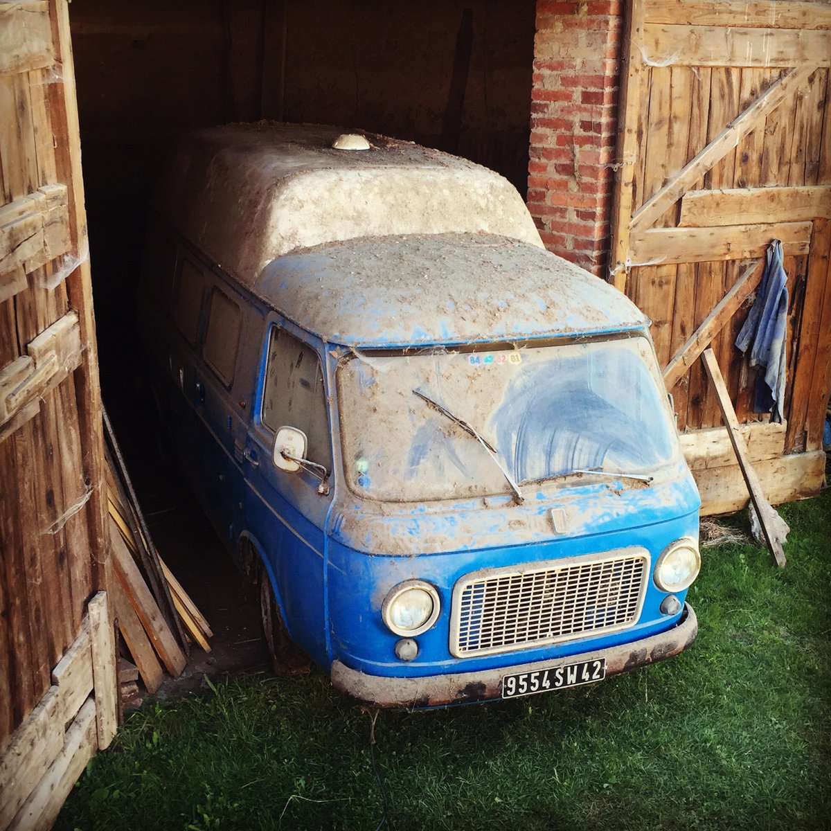 sweetvanlife's tweet image. Une vraie sortie de grange pour Poppy notre petit Fiat 238 de 1976 ! 
Il n'a pas roulé depuis 1984 ...