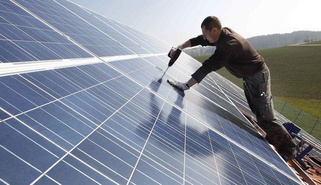 energiacat's tweet photo. "La #TransicióEnergètica crearà quatre vegades més llocs de treball dels que destruirà"
Article de @diariARA

#Llegir i #Reflexionar

https://t.co/uHxviNchEL https://t.co/QWsJ70CYHR