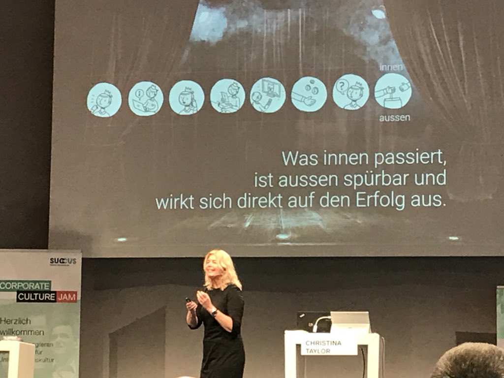 karinaumdasch's tweet image. Aus Produktmanagern wurden Experience Designer, die Silos durchbrechen mussten #ccj18