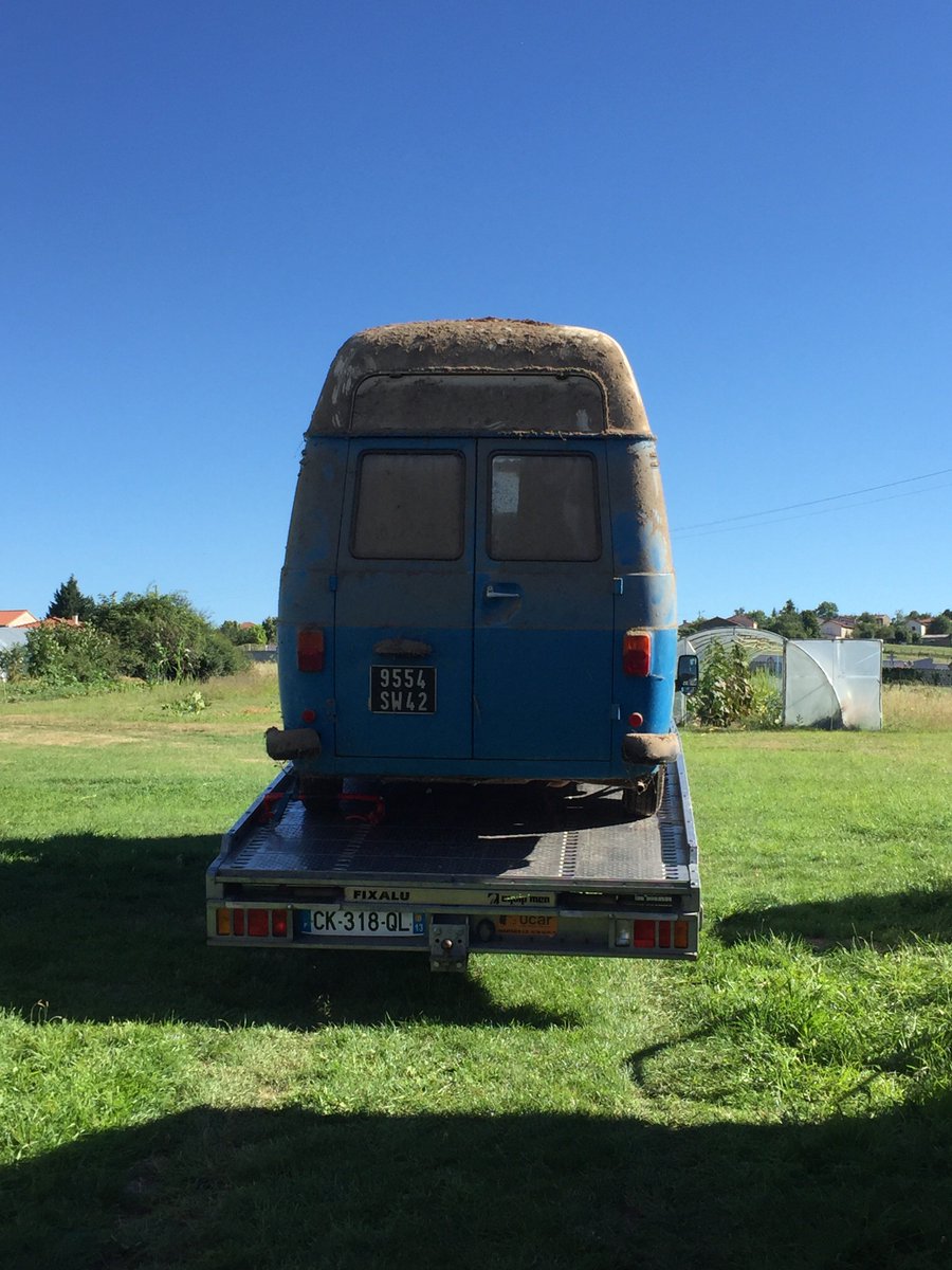 sweetvanlife's tweet image. Une vraie sortie de grange pour Poppy notre petit Fiat 238 de 1976 ! 
Il n'a pas roulé depuis 1984 ...