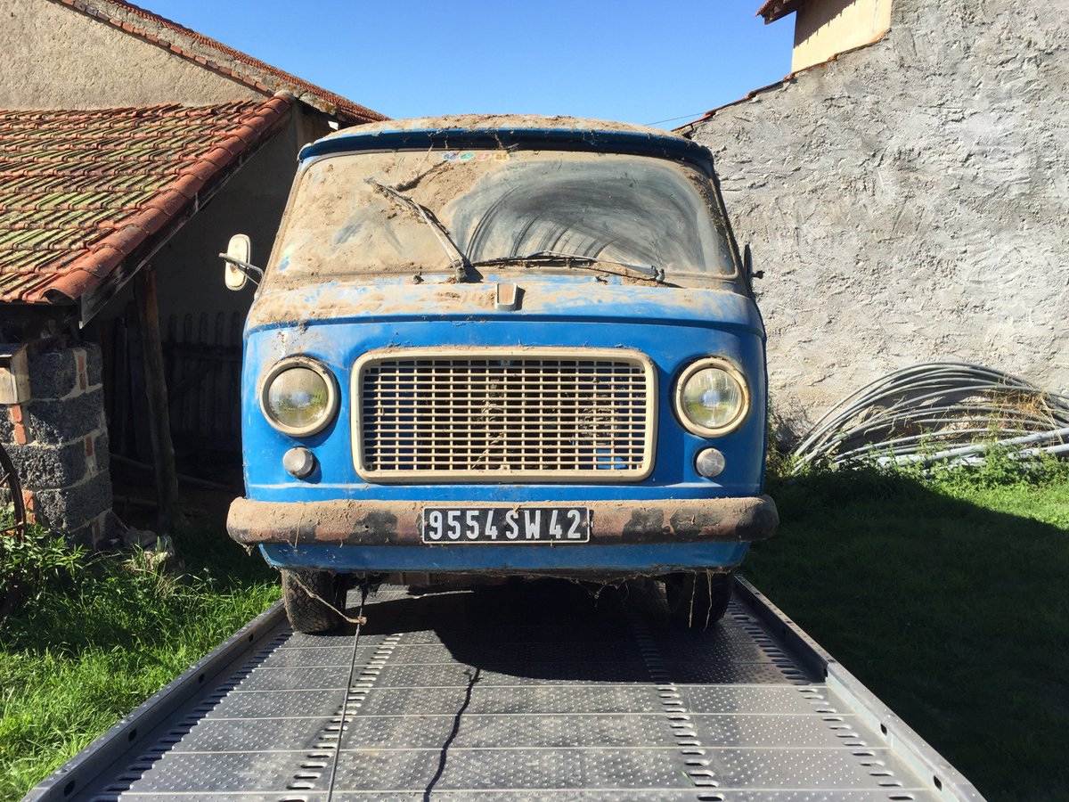 sweetvanlife's tweet image. Une vraie sortie de grange pour Poppy notre petit Fiat 238 de 1976 ! 
Il n'a pas roulé depuis 1984 ...