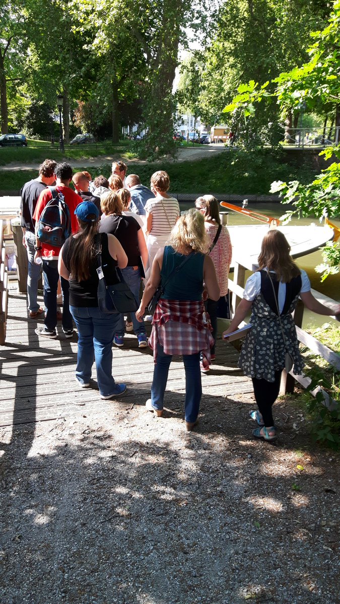 LindaOstendorp's tweet image. Rondvaart door de grachten van Utrecht met BuitenGewone Kunst tour. Hoe gaaf!
#BuitenGewoonKunst
#outsiderart