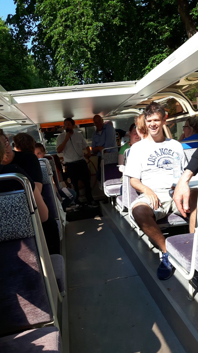 LindaOstendorp's tweet image. Rondvaart door de grachten van Utrecht met BuitenGewone Kunst tour. Hoe gaaf!
#BuitenGewoonKunst
#outsiderart