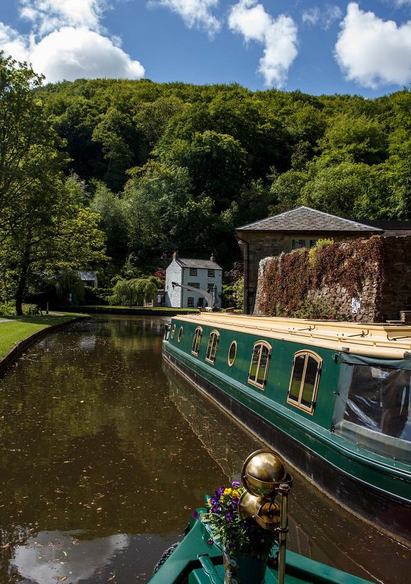 beaconparkboats's tweet photo. Due to #lastminute cancellation luxury narrowboat Merlin (sleeps 6) is available #halfterm 26 May - 2 June in the #breconbeacons . Double &amp; single beds, two shower rooms, dogs welcome. What are you waiting for? https://t.co/TtBo4fls3y  #dogfriendly #outdoorlife #FindYourEpic https://t.co/NCrsn5P4Po