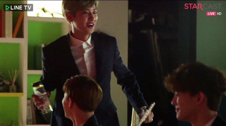 Lollkmook's tweet photo. จากเซฮุนถึงชานยอล สงสารพี่เขานะคะ https://t.co/9ypP2ghDki