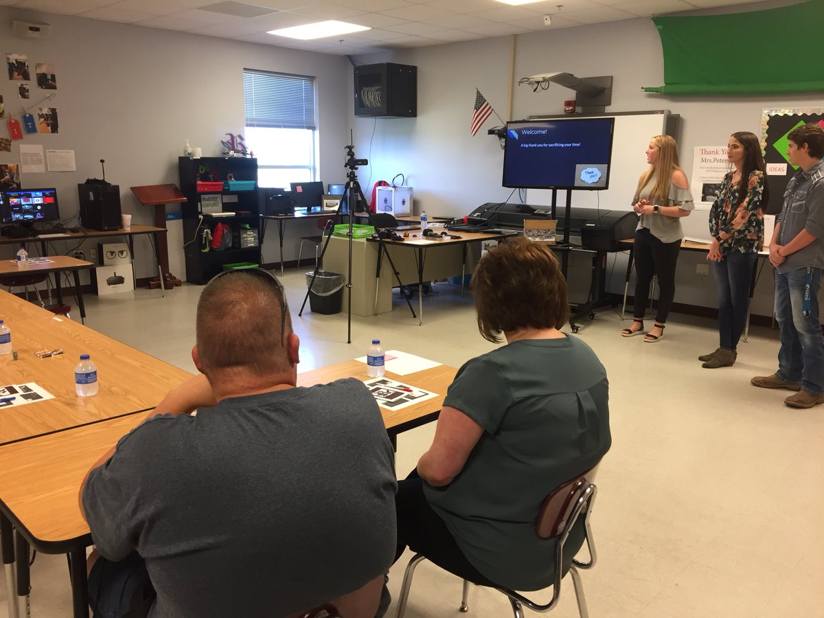 RHS_EAST's tweet photo. Community Advisory Board morning meeting was a success! Thank you to all of our community members that attended! We even got the mayor to try our new Oculus out! #rebels #rebelsraisethebar #community #east https://t.co/KRqfd2eNC3