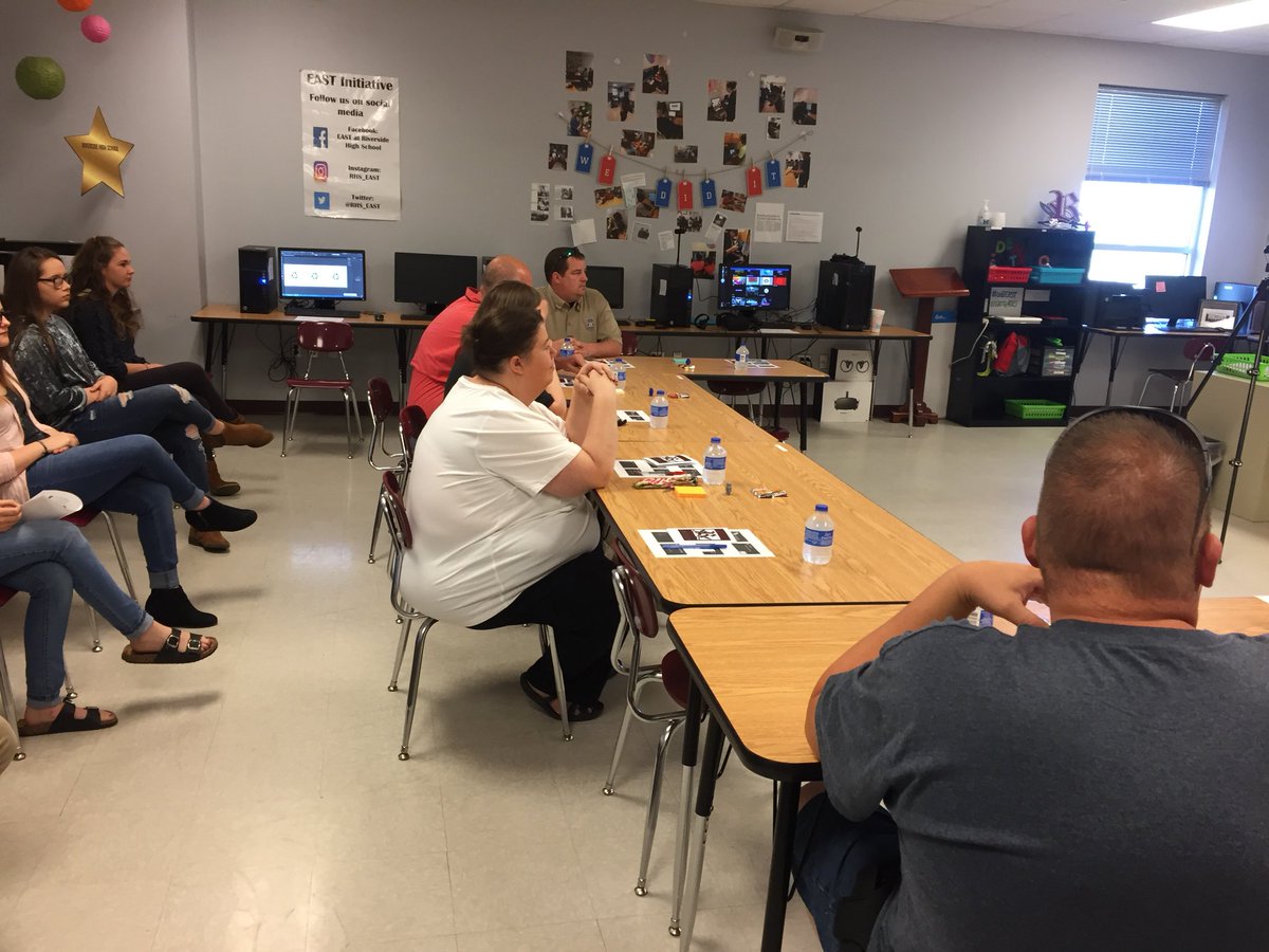 RHS_EAST's tweet photo. Community Advisory Board morning meeting was a success! Thank you to all of our community members that attended! We even got the mayor to try our new Oculus out! #rebels #rebelsraisethebar #community #east https://t.co/KRqfd2eNC3