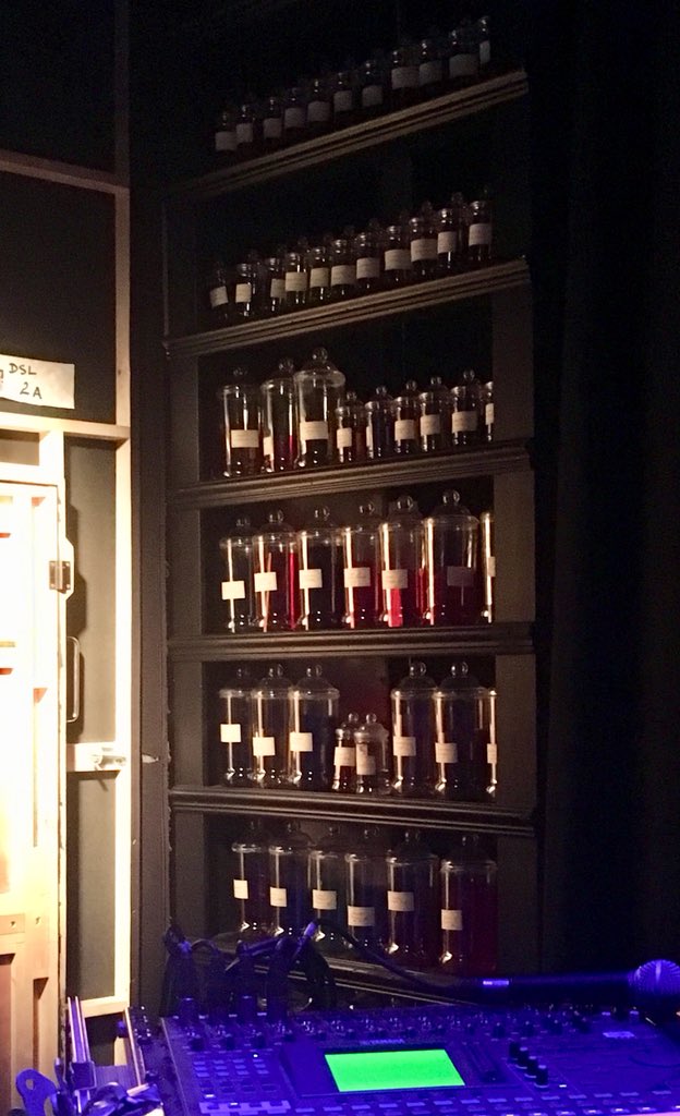 Final week of #JekyllPlay <a href="/DarlingtonHipp/">darlingtonhipp</a>.  Backstage with our fabulous cast and Dr Jekyll’s potions!!