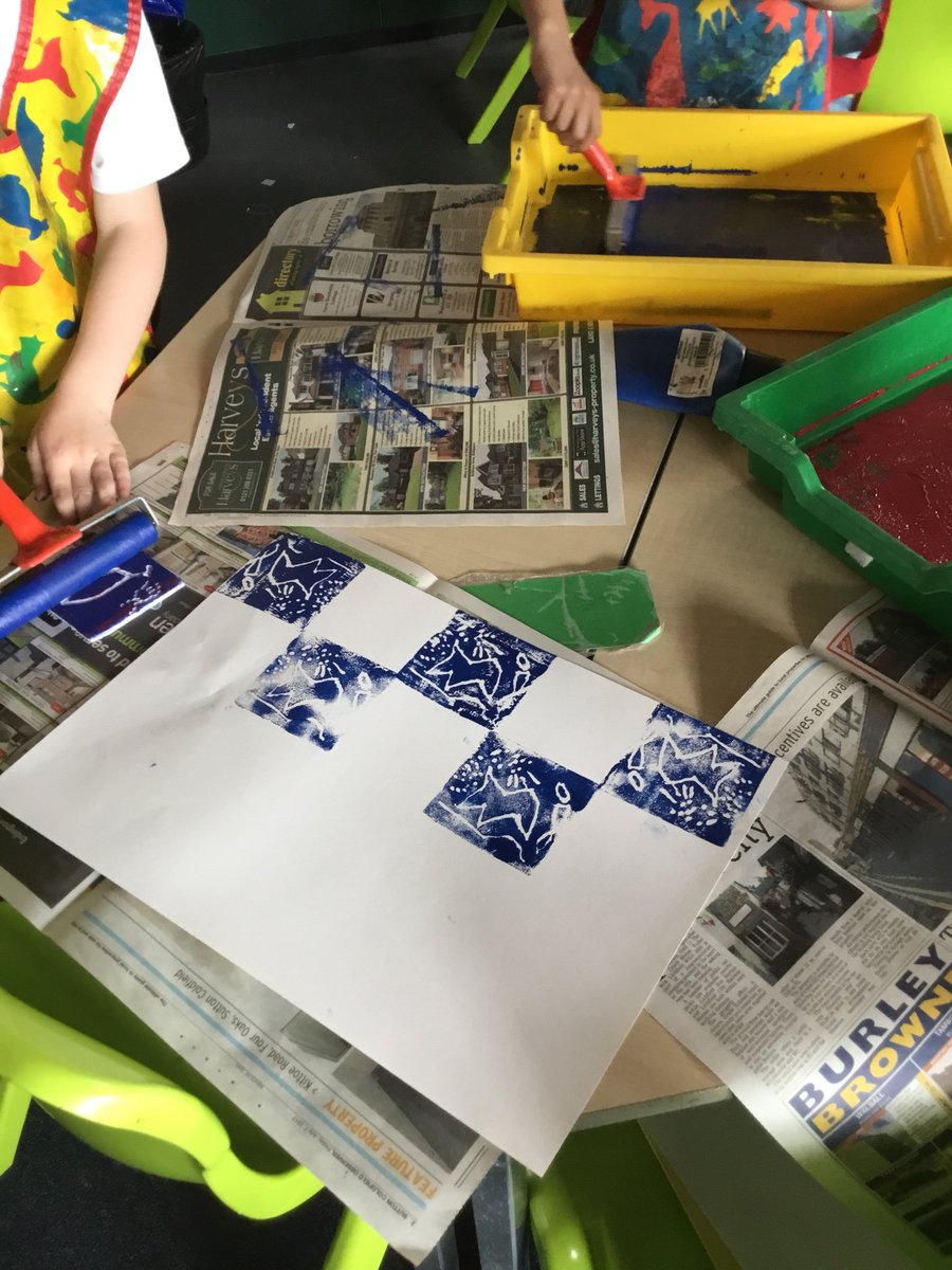 BirchesGreenPri's tweet image. Art club this week are printing! #printing #repeatedpattern
