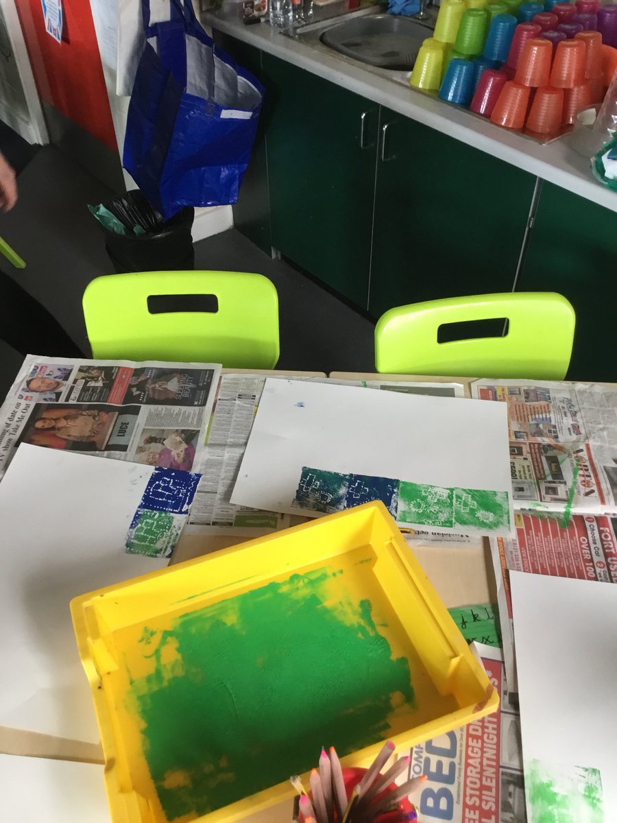 BirchesGreenPri's tweet image. Art club this week are printing! #printing #repeatedpattern