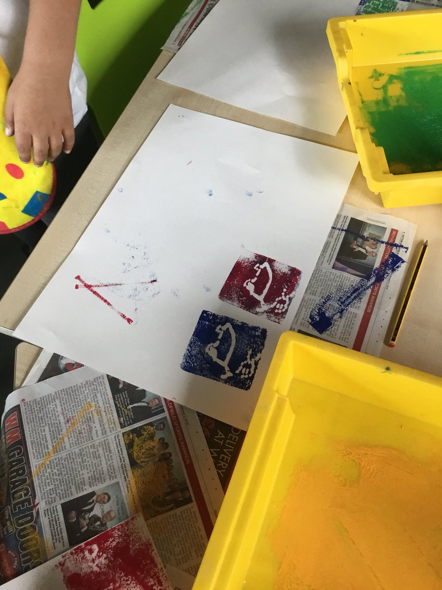 BirchesGreenPri's tweet image. Art club this week are printing! #printing #repeatedpattern