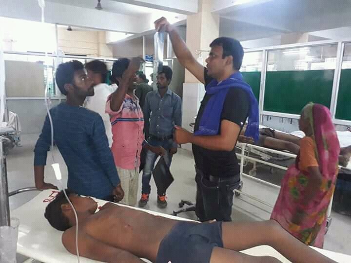 Prashangkp's tweet photo. थाना गगहा, गोरखपुर पुलिस ने #दलितों पर चलाई गोलियां..
ग्राम समाज की जमीन कब्जा कर रहे प्रधान समर्थको का विरोध करने पर पुलिस ने पीटा, पुलिसिया अन्याय के खिलाफ लोगो ने थाना घेरा, और पुलिस ने लाठीचार्ज से पहले गोलियां चलाई..
#NationalHumainRight
#sc_st_commission
@yadavakhilesh https://t.co/LwSFn7js5d