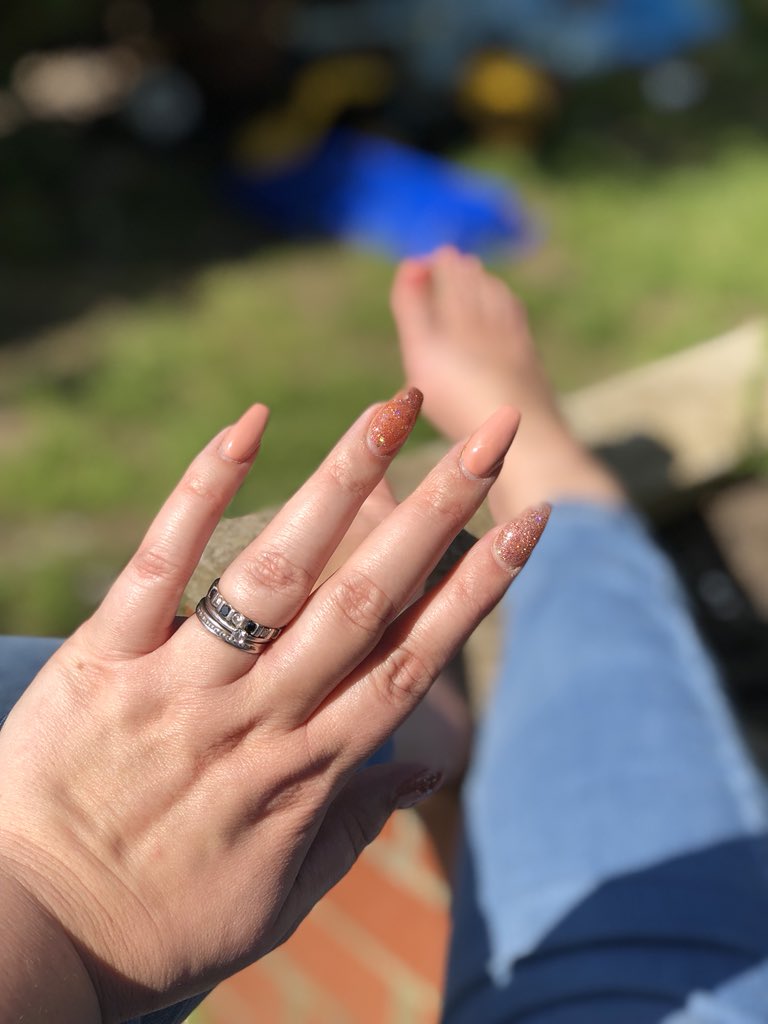 mrsbluemoon8's tweet photo. Fingers and toes #preened and ready for a girls weekend in Madrid!!! #girlsweekend #madrid #noboysallowed #preenyourself @preenyourself https://t.co/qvDKYk2WPE