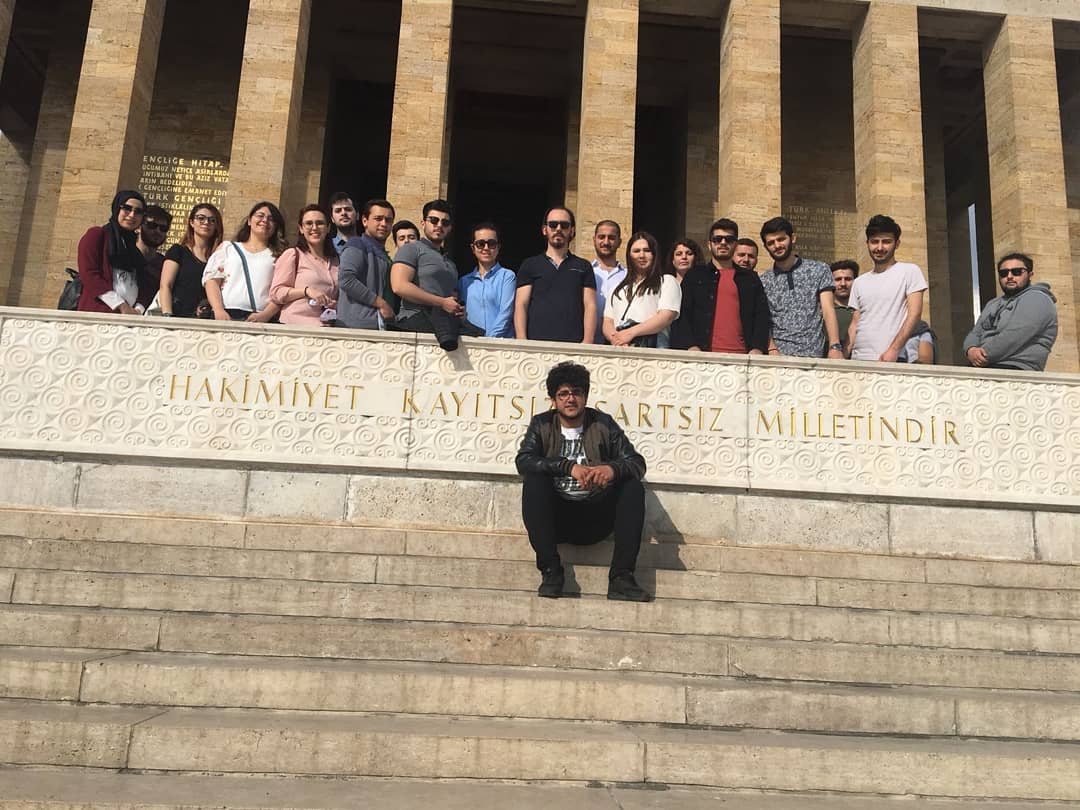 KbuUlm's tweet photo. Ulaştırma Mühendisliği Kulübü olarak; ülkemizin kurucusu olan Başkomutanımız, Başöğretmenimiz, Gazi Mareşal Mustafa Kemal Atatürk' ün kabri olan Anıtkabir' i ziyaret ederek hiçbir zaman bitmeyecek olan milli ve manevi duygularımızı tazeledik. https://t.co/I71v39XHzr