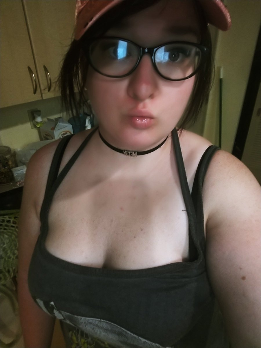valli_kane's tweet photo. 2 days of sun and I am already burned!
#whatissun #washingtonion #sunburn #whiteaf https://t.co/ov79Ml5N9J