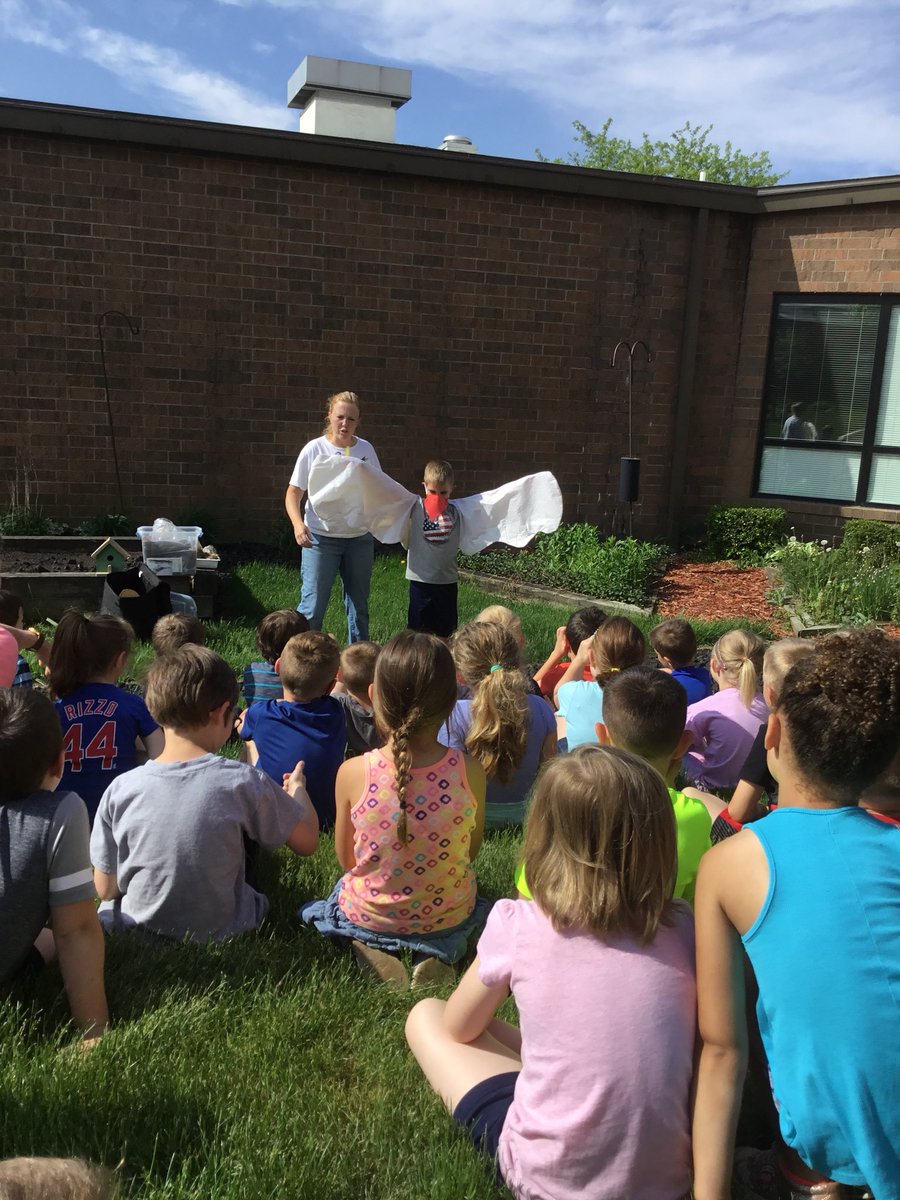 tshulvey1's tweet photo. We learned about birds, put things for a nest in our Y-stick, and planted sunflower seeds with Jodie Heaston, naturalist and OES parent. https://t.co/CQrXv1ZcaB