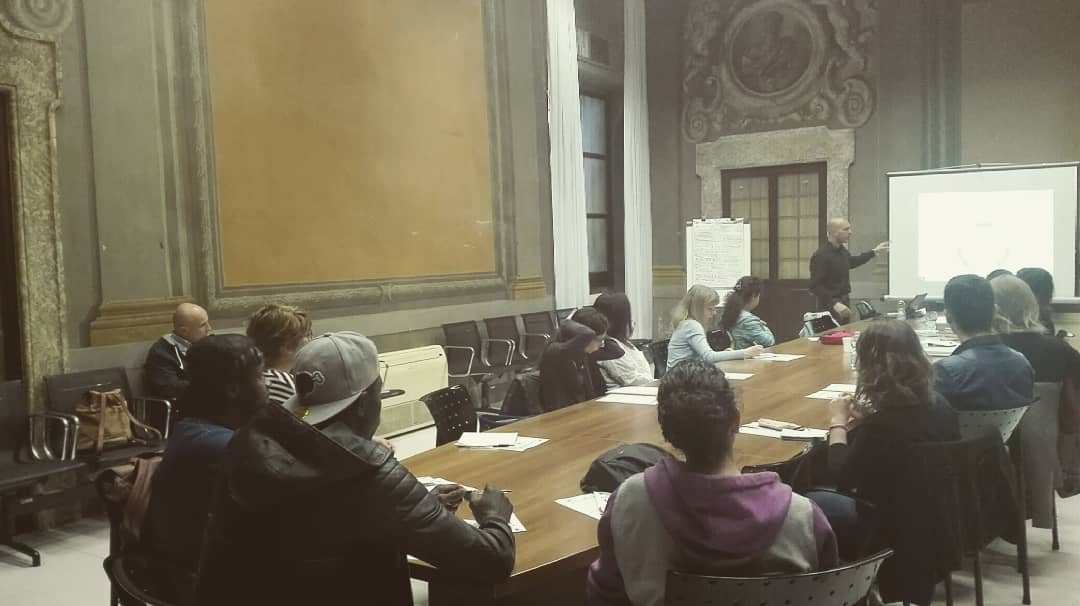 #TalentiInGioco 
È iniziato l'incontro gratuito  su #Cv e #Lavoro: strumenti e consigli dell' #informagiovani del Comune di Bologna <a href="/twiperbole/">Twiperbole</a>. 
Si trova con noi Salvatore Niosi, #Hr e ideatore del JobCafè.
:
#job #lavoro #curriculum #jobinterview #bologna #giovani #igersbologna