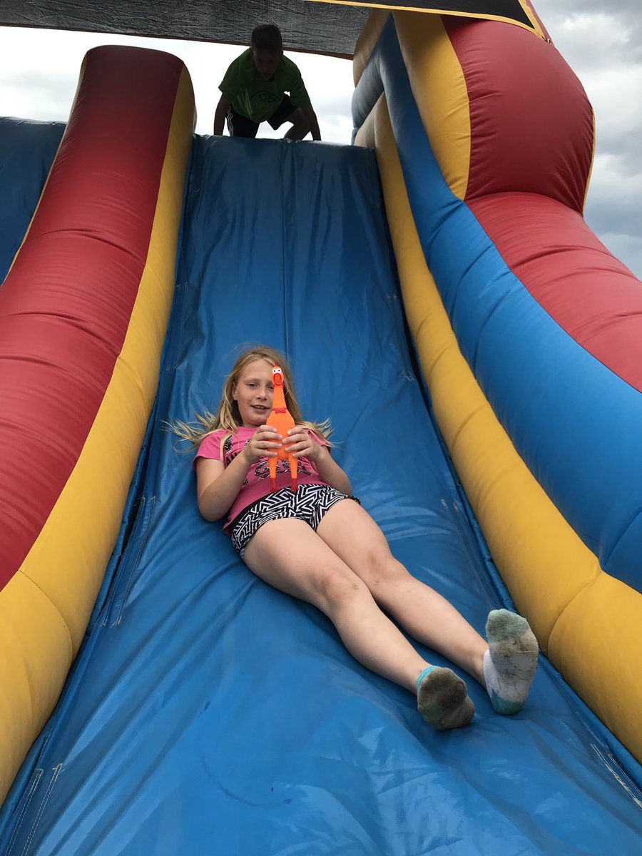 RBESMissSears's tweet photo. Bounce house! #redbudmrchicken #redbud132 https://t.co/SUNgbdyB92