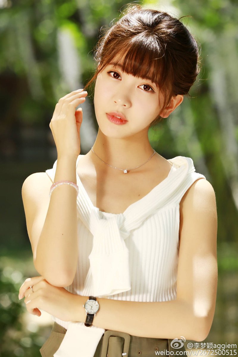 李梦颖 Li Meng Ying | 李梦颖 • December 12, 1995 • Yinchuan, Ningxia, China  🇨🇳 • Her English name is Aggiem. She is a actress, singer and host who  graduated