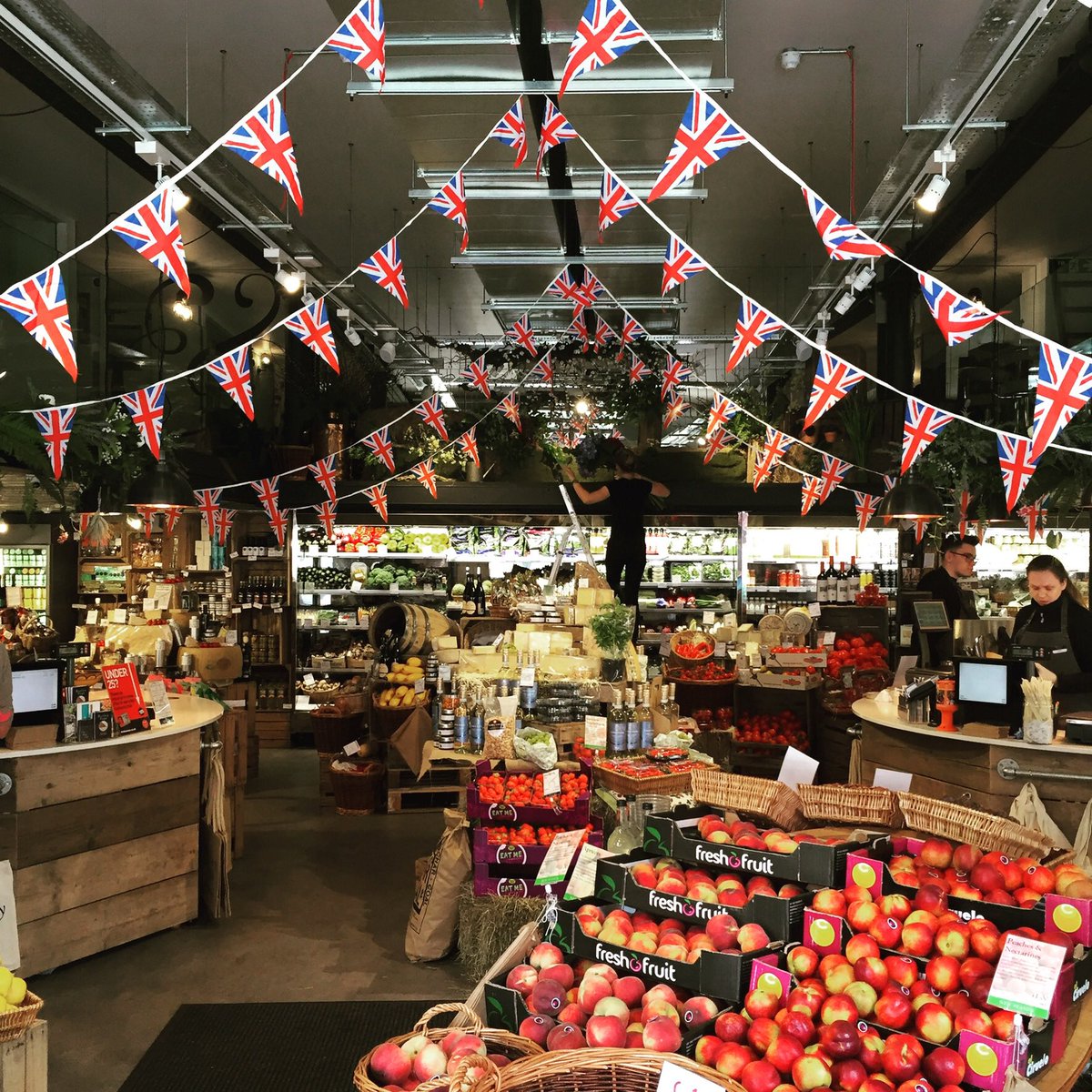 bayleyandsage's tweet photo. The Union Jack bunting is up! We are Royal Wedding READY! Stock up for a very British Picnic: cheese, smoked salmon, strawberries and sparkling wine. All British and all completely delicious! 🎉  🥂 🍾 🍓 🇬🇧🇬🇧🇬🇧
.
.
#royalwedding #bayleyandsage #SW19 #SW6 #SW11 #SW18 #W4 https://t.co/C7rnGypvLI