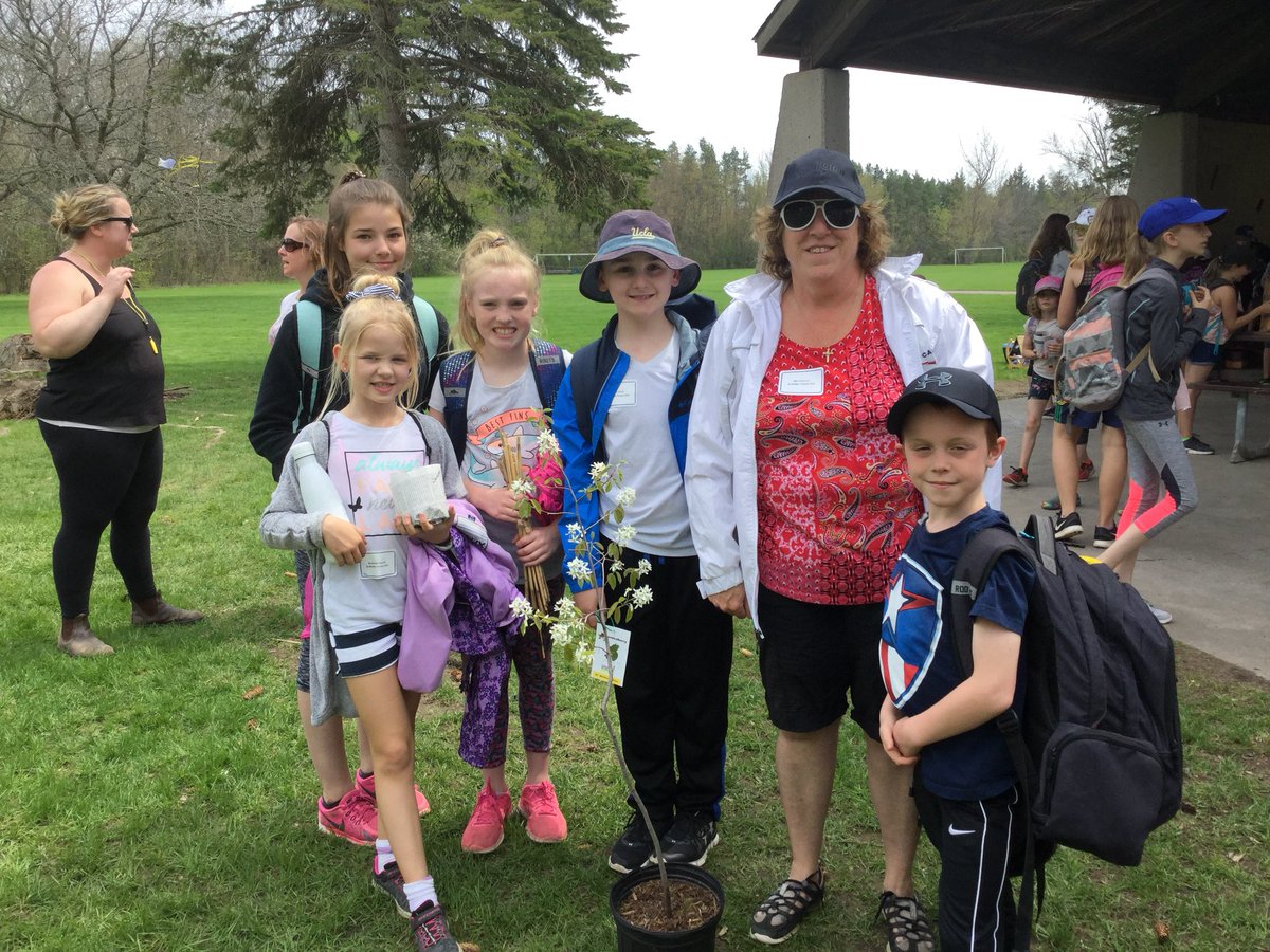 MariaKraemer8's tweet image. #STMTCourtice #learning about environment #beavermeadpark#funtime