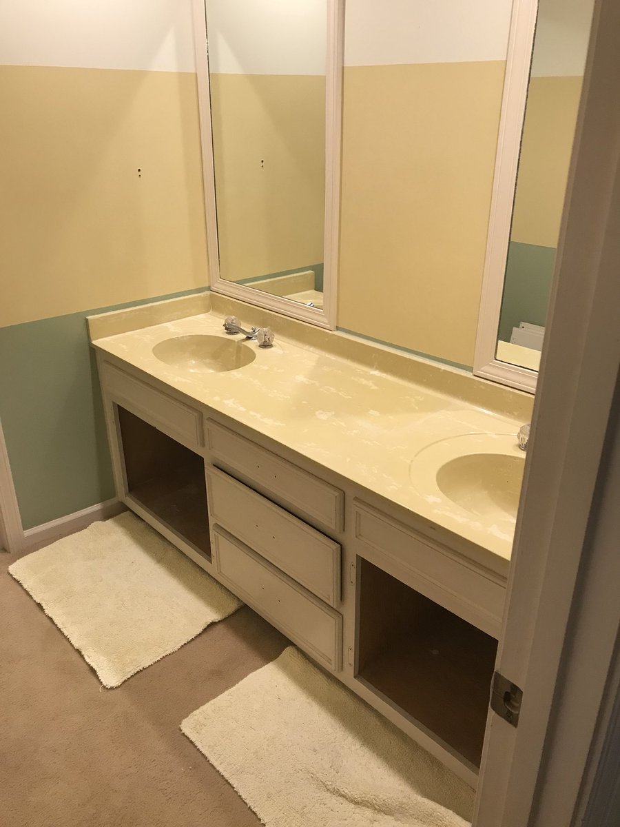 DoerrMatt's tweet photo. A last taste of #CustomQuality in the master bath.. no more until the reveal.. and some before pics o the hall bath we about to tear it out the frame #DoerrOnDemo #DuelThreat https://t.co/LrInJO60VN