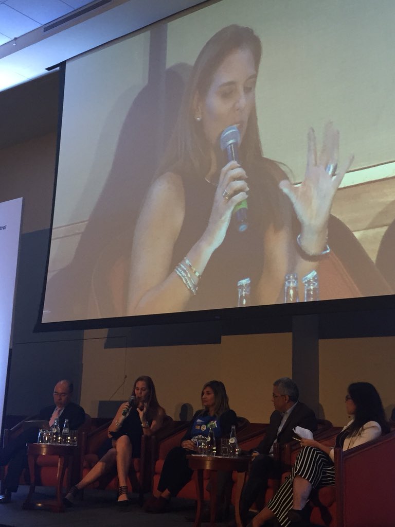 SPerdriset's tweet photo. El Reverse mentoring en IBM permite abrir un espacio de diálogo entre diferentes perfiles de empleados y ayuda a romper prejuicios y sesgos #perusostenible @Peru_2021 @anabellacordero @IBM_Peru https://t.co/NabKhE5YzS