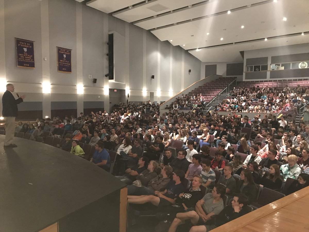 Mr. Eaton speaking to our LION students about great things coming and giving them a video tour of the LC Campus! Thanks to <a href="/lake_creek_band/">Lake Creek HS Band</a> <a href="/LakeCreekCheer/">Lake Creek HS Cheer</a> <a href="/LakeCreekRoyals/">Lake Creek Royals</a> for all your help this morning! 

<a href="/PhilTweaton/">Phil Eaton</a> @KathyMi31534126 <a href="/StoweFoSho/">Chris Stowe</a> <a href="/Counselors_LCHS/">Lake Creek High School Counselors</a>