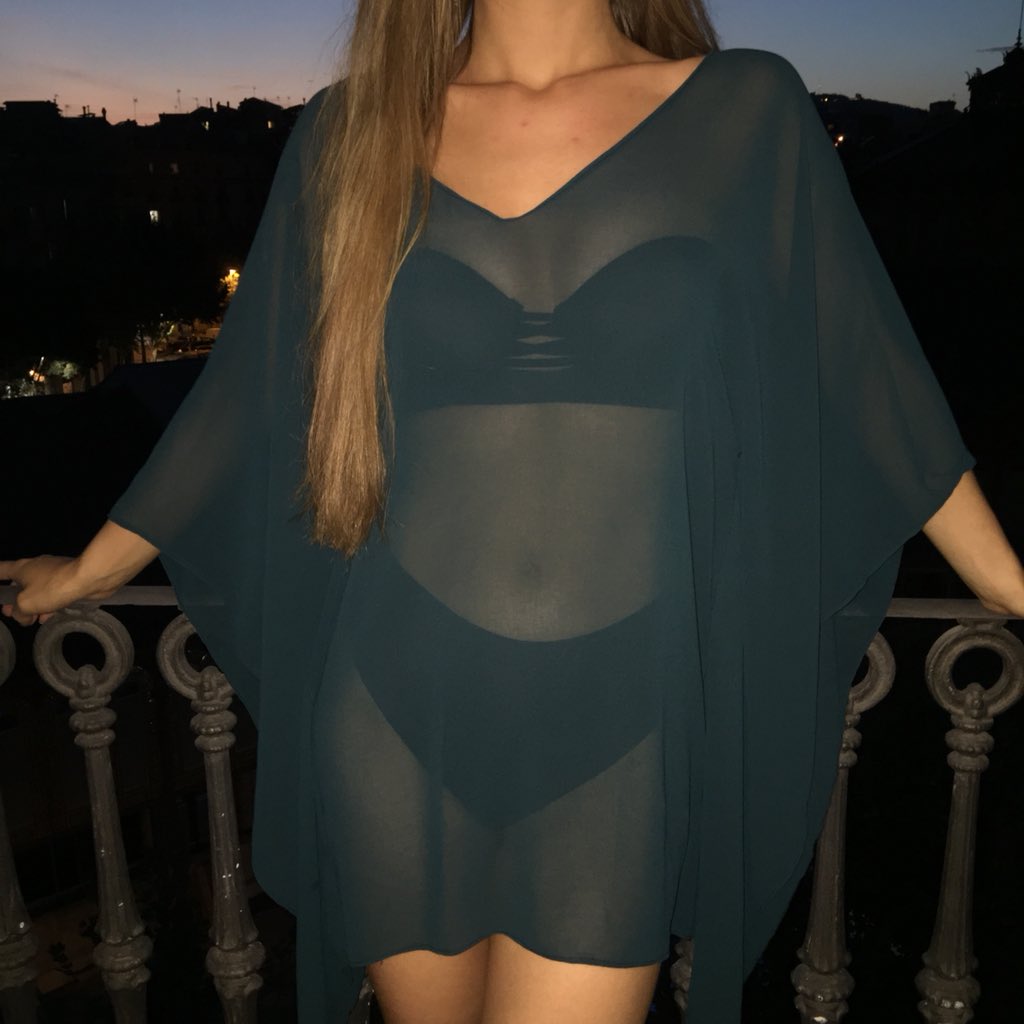 MOR_Collection's tweet photo. Summer Nights 🌅 Dare to Bare in the ‘Emerald’ cape for evening or wear for #Poolside #Glamour 😏#Handmade #TheMORCollection https://t.co/oDr38aWqXT